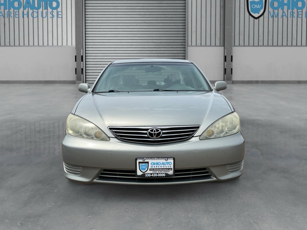 2005 Toyota Camry Image 2