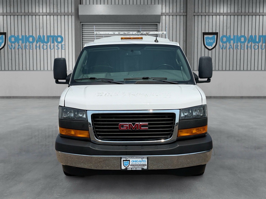 2019 GMC Savana Image 2