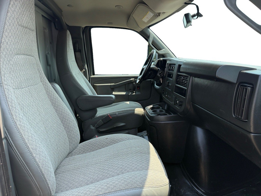 2019 GMC Savana Image 12