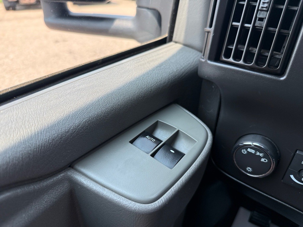 2019 GMC Savana Image 25