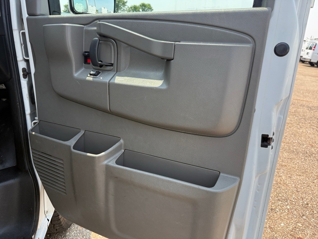 2019 GMC Savana Image 27