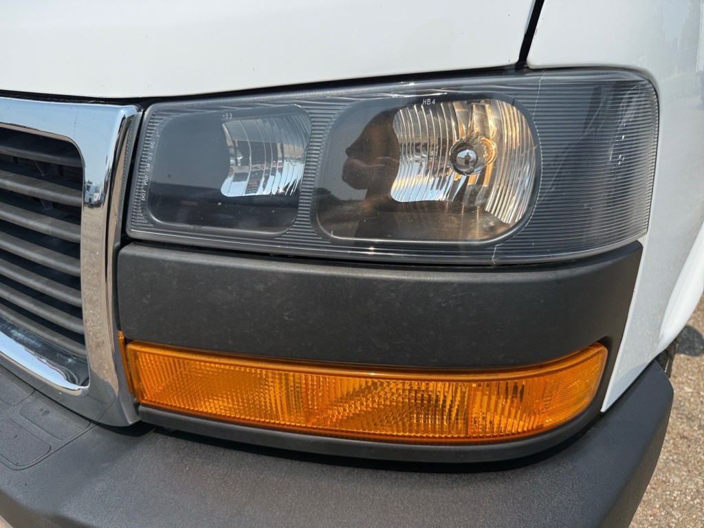 2019 GMC Savana Image 28