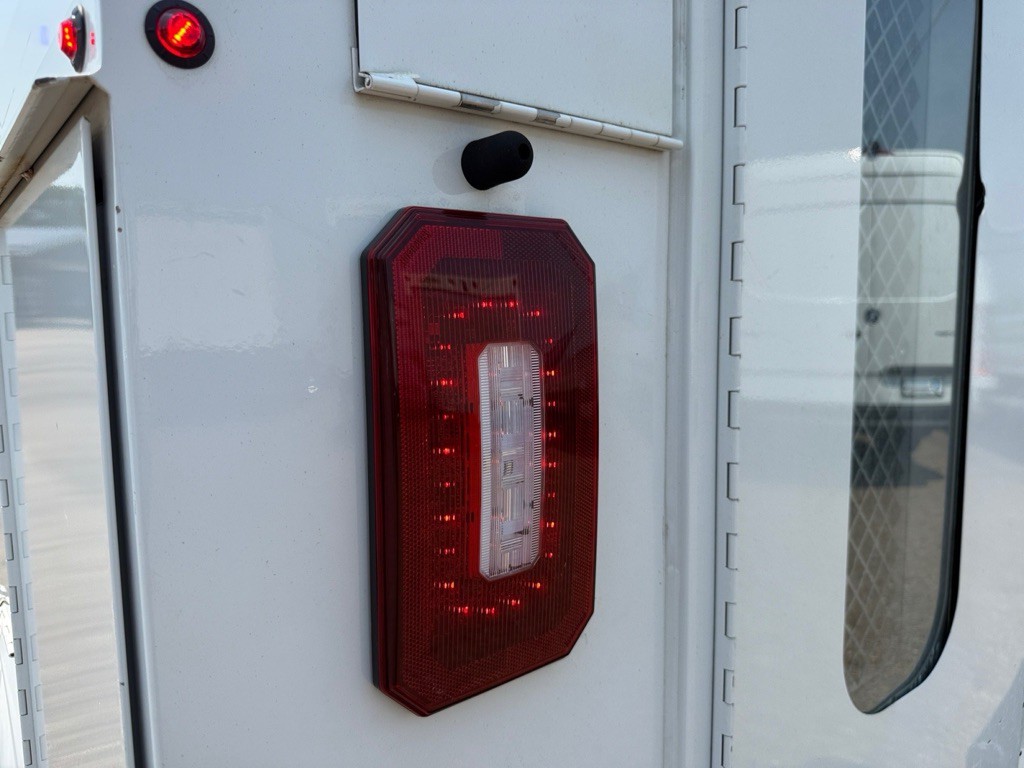 2019 GMC Savana Image 31
