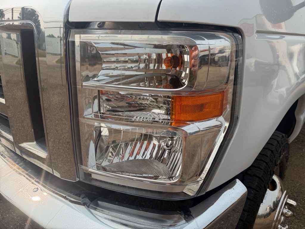 2019 Ford Econoline Image 25