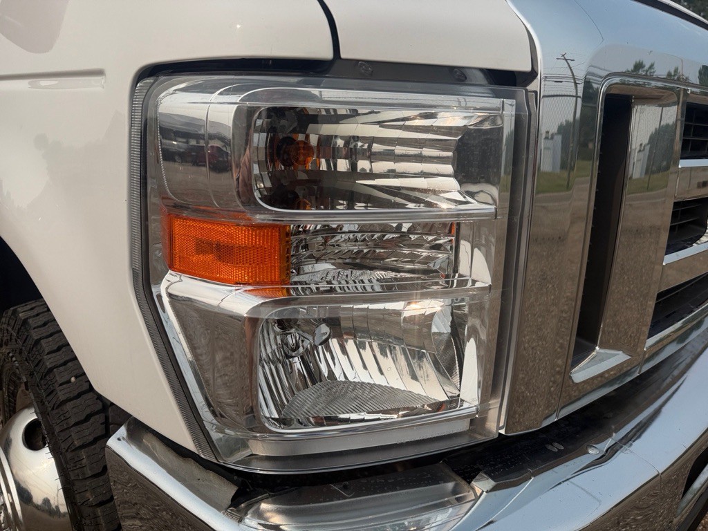 2019 Ford Econoline Image 26