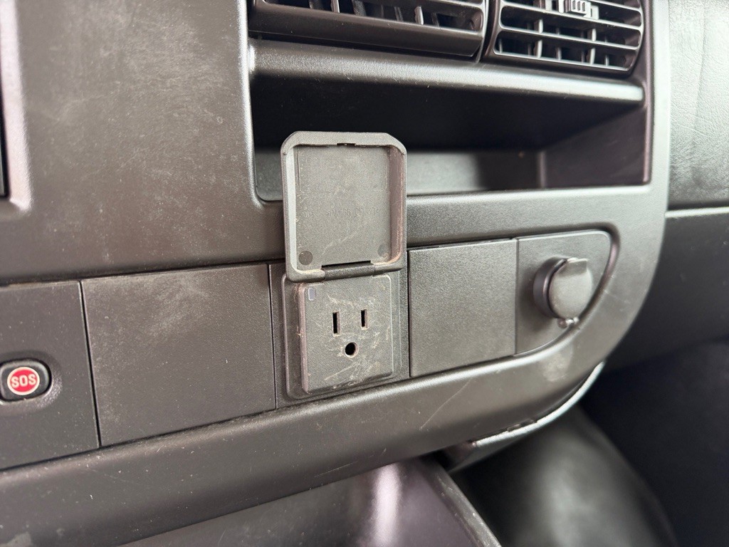 2019 GMC Savana Image 17