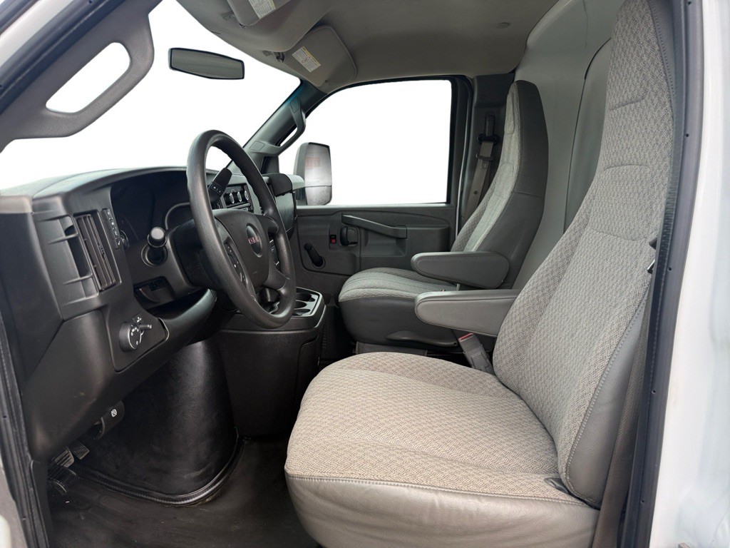2018 GMC Savana Image 7