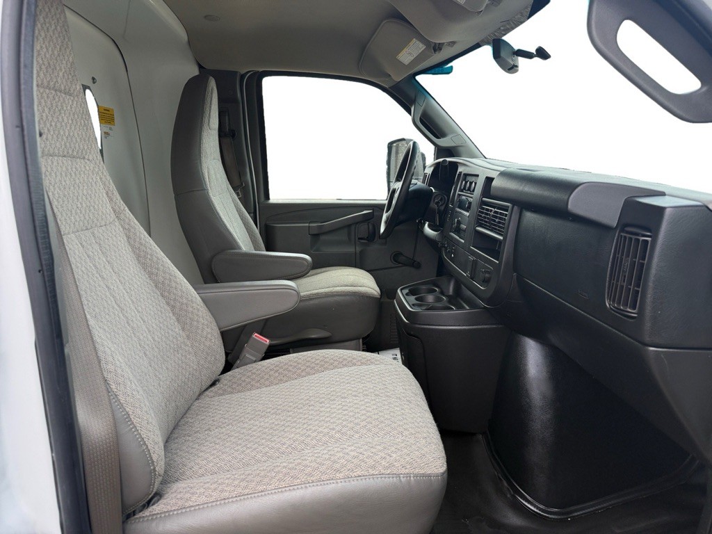 2018 GMC Savana Image 10