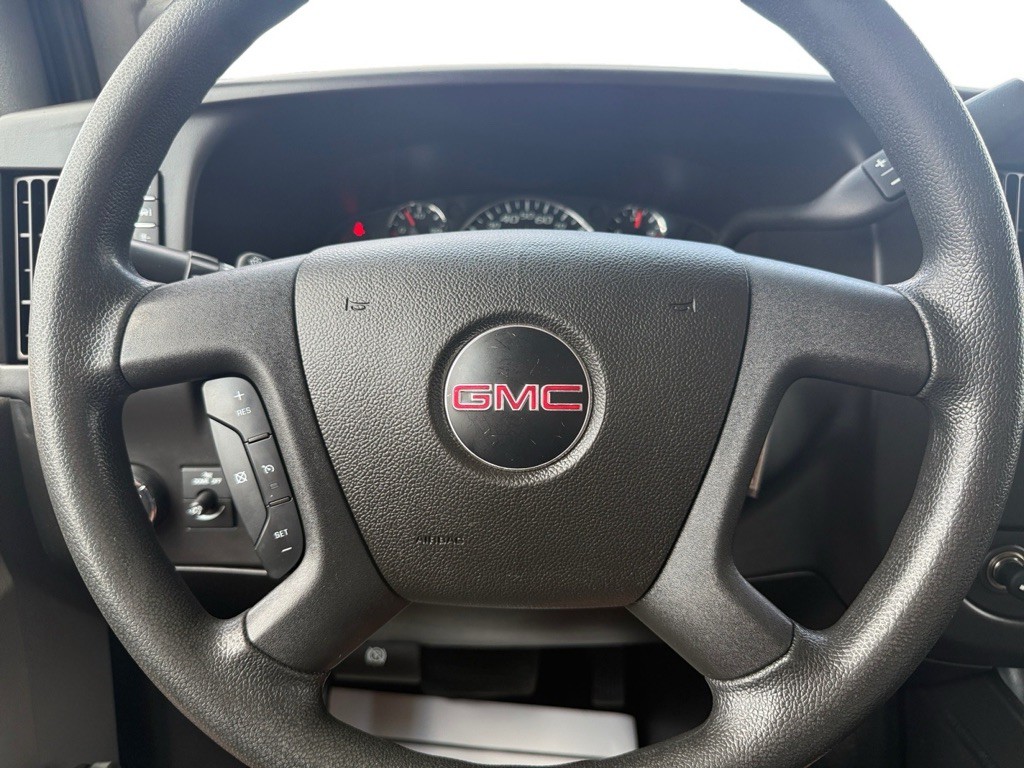 2018 GMC Savana Image 12