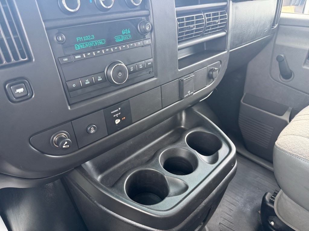 2018 GMC Savana Image 16