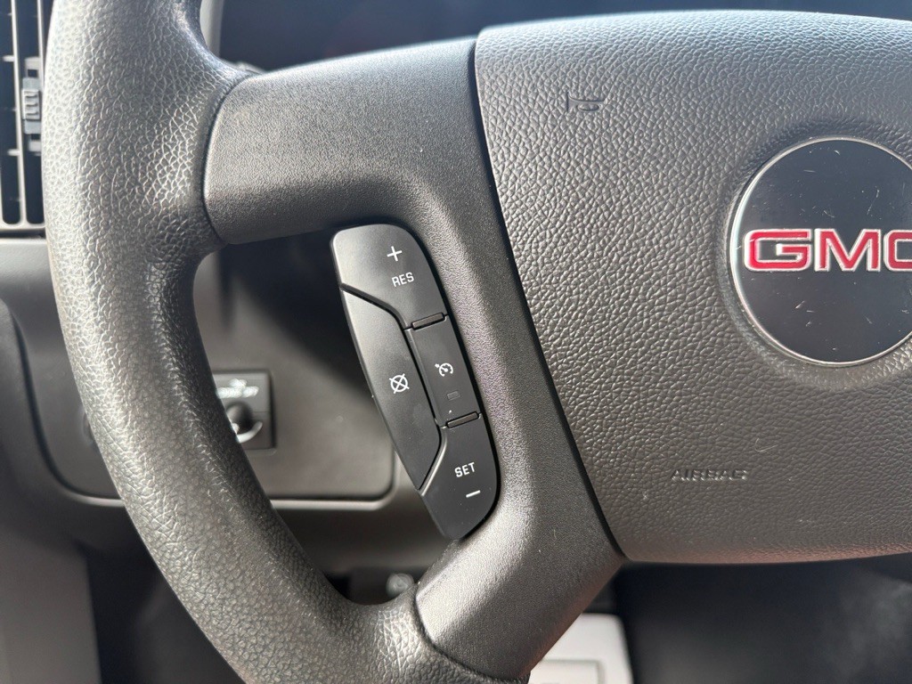 2018 GMC Savana Image 18