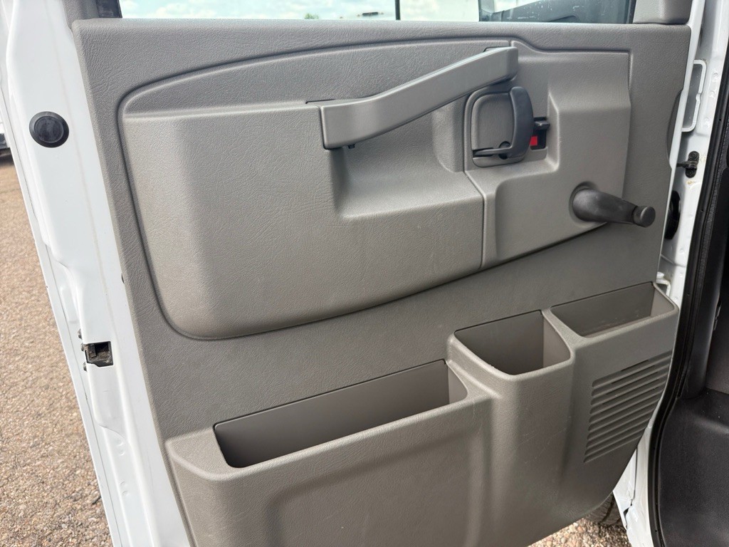 2018 GMC Savana Image 19