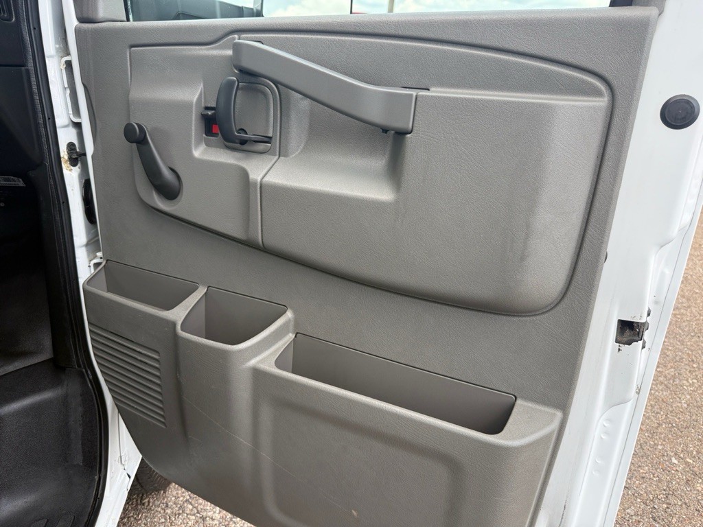 2018 GMC Savana Image 20
