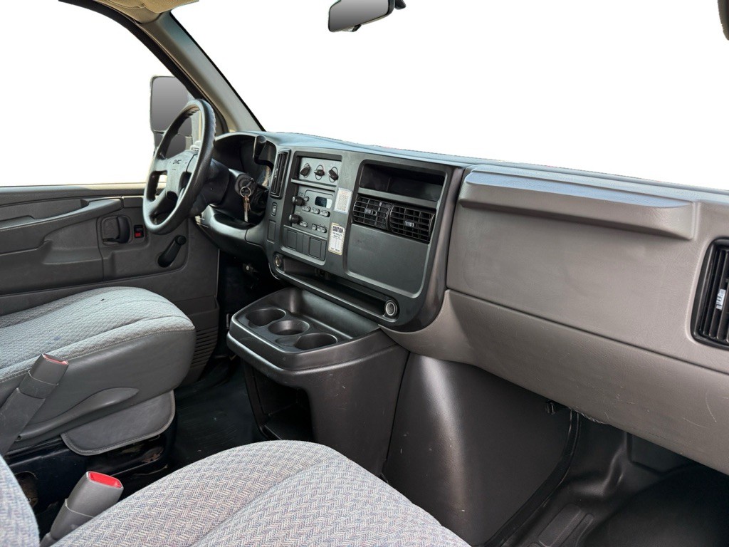 2007 GMC Savana Image 11