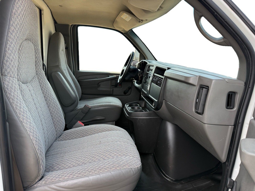 2007 GMC Savana Image 12