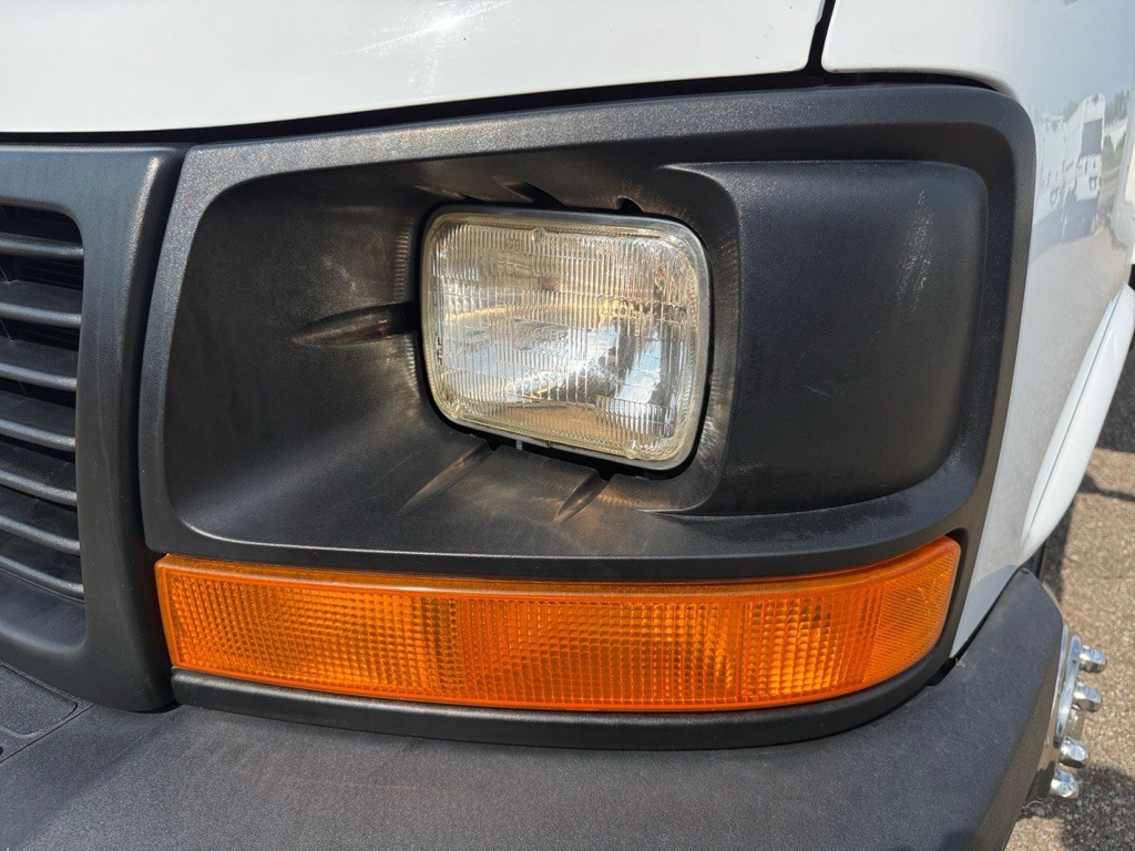 2007 GMC Savana Image 24