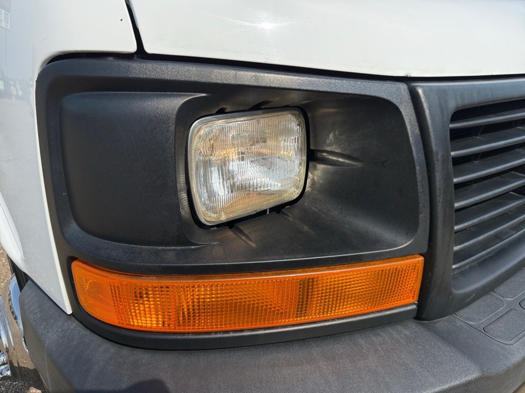 2007 GMC Savana Image 25