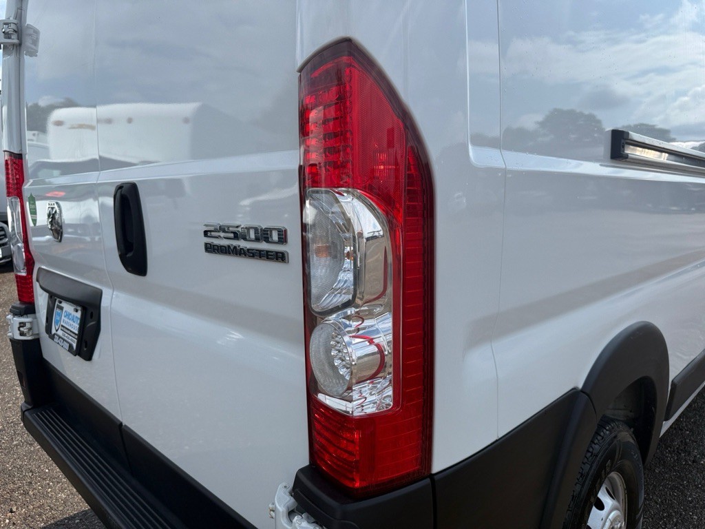 2025 RAM Promaster Image 30