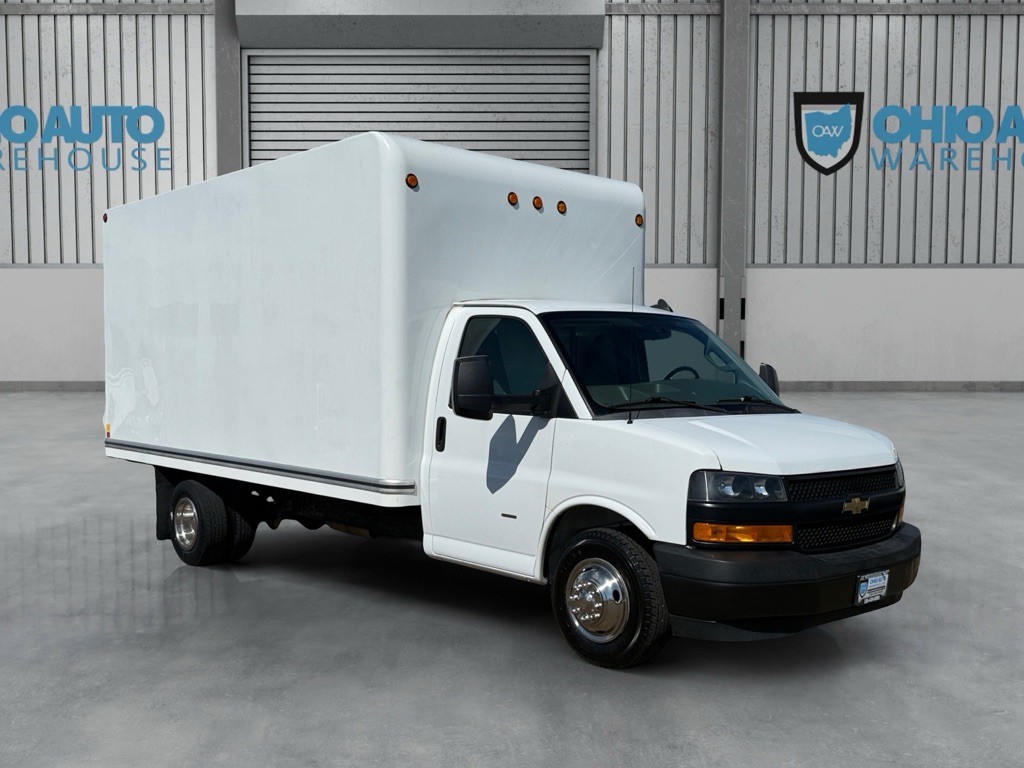 2019 Chevrolet Express Image 2