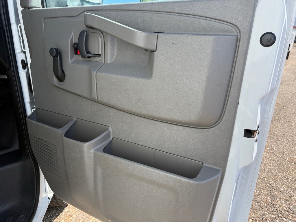 2019 Chevrolet Express Image 21