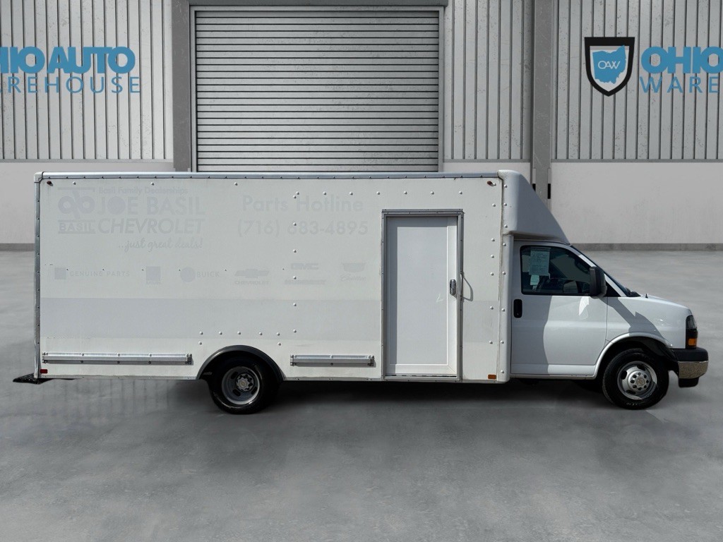 2021 Chevrolet Express Image 4