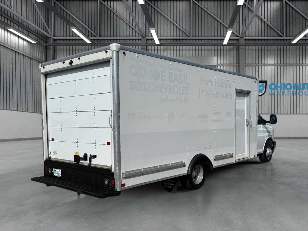 2021 Chevrolet Express Image 6