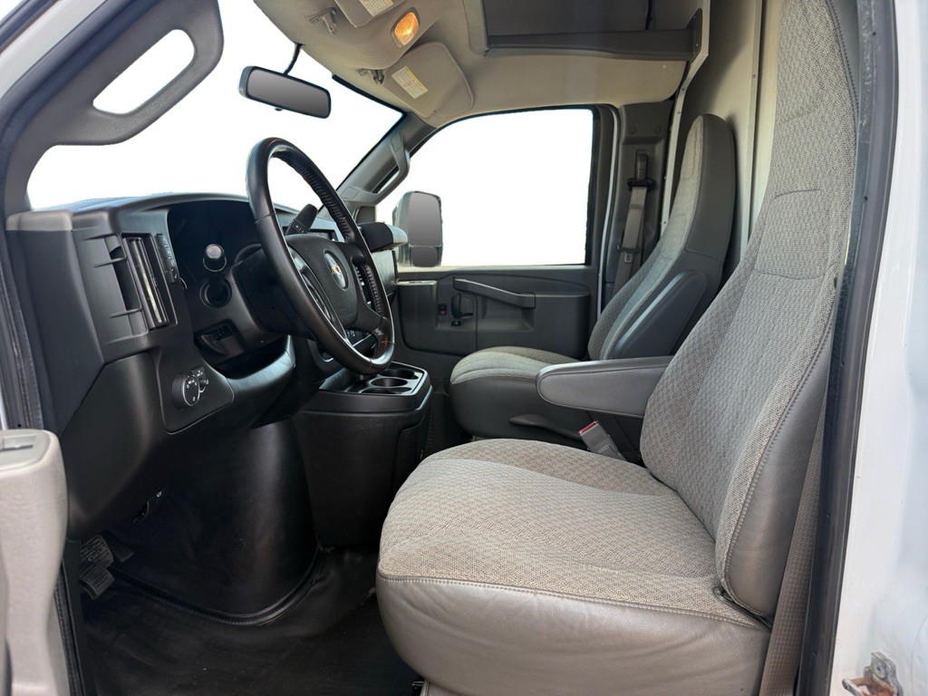 2021 Chevrolet Express Image 7