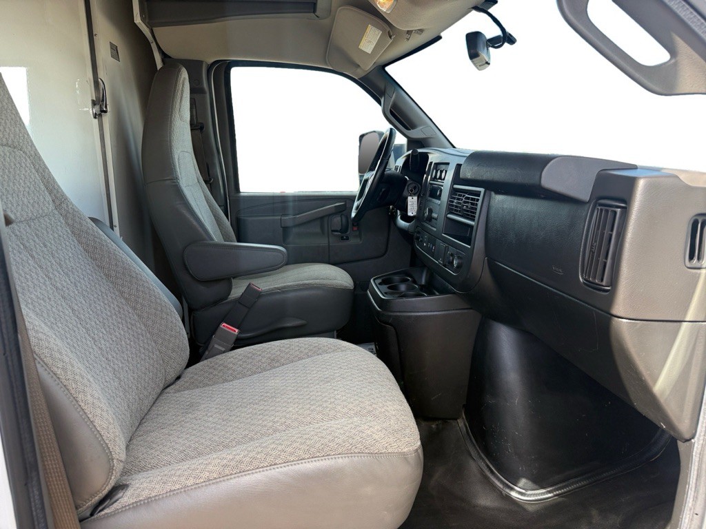 2021 Chevrolet Express Image 10