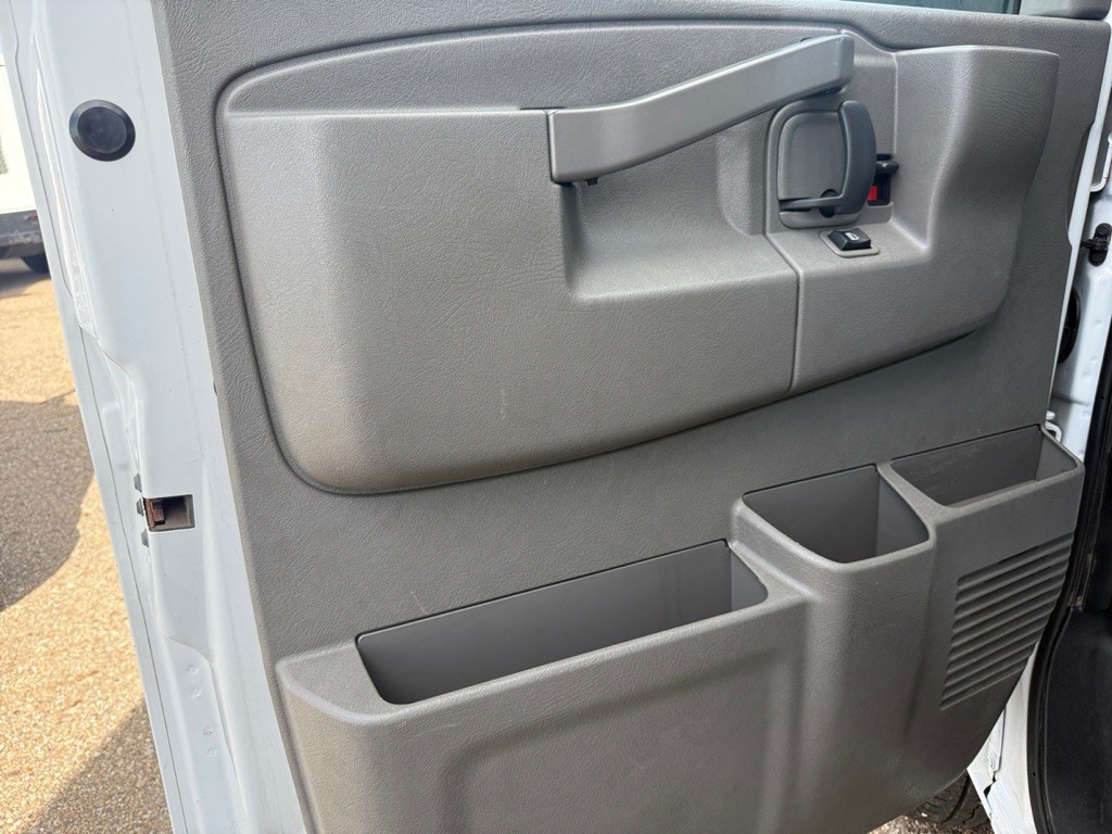 2021 Chevrolet Express Image 20