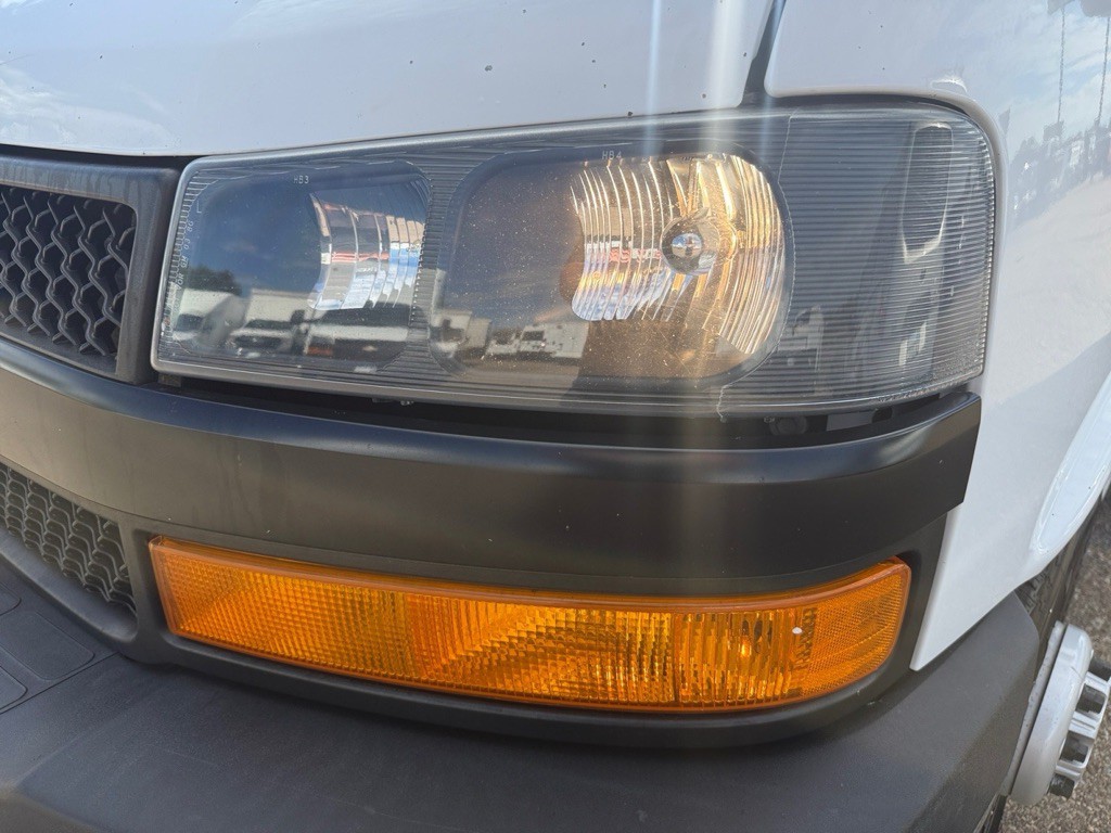 2021 Chevrolet Express Image 24