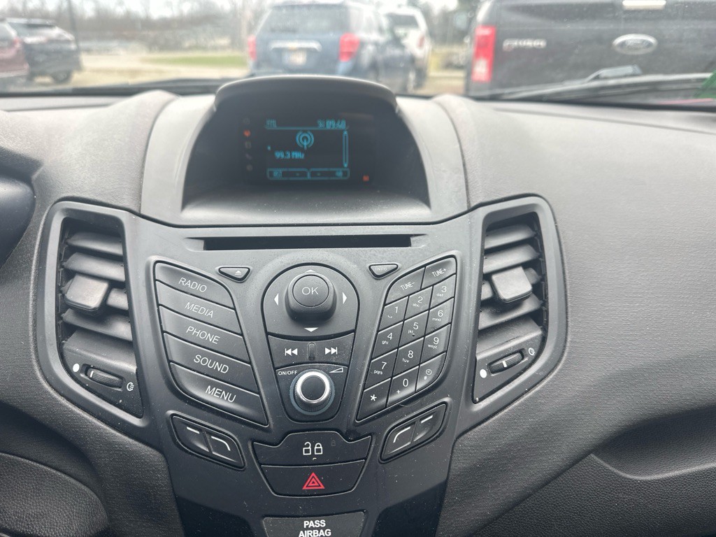 2014 Ford Fiesta Image 9