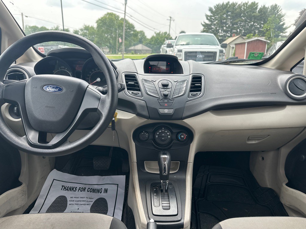 2013 Ford Fiesta Image 8