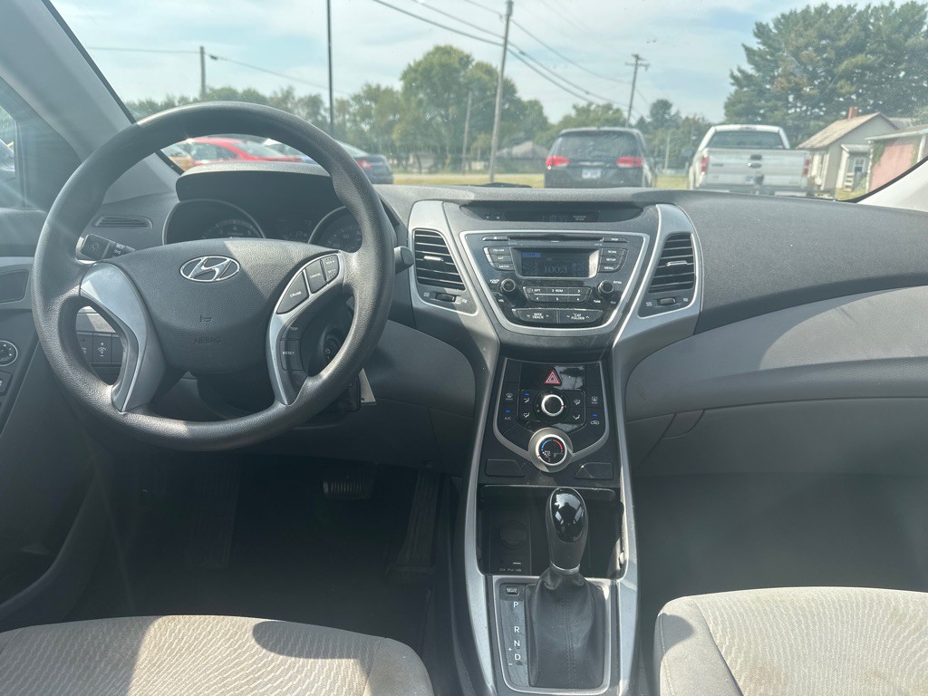 2016 Hyundai Elantra Image 8