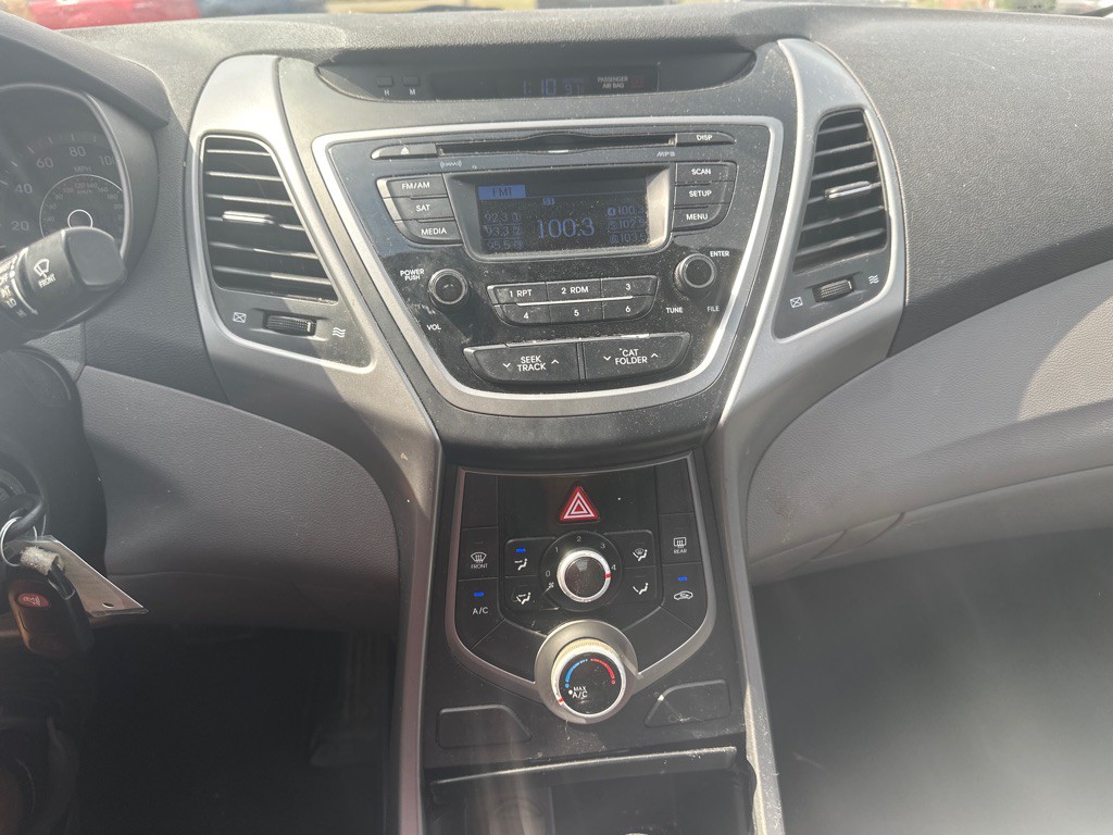 2016 Hyundai Elantra Image 9