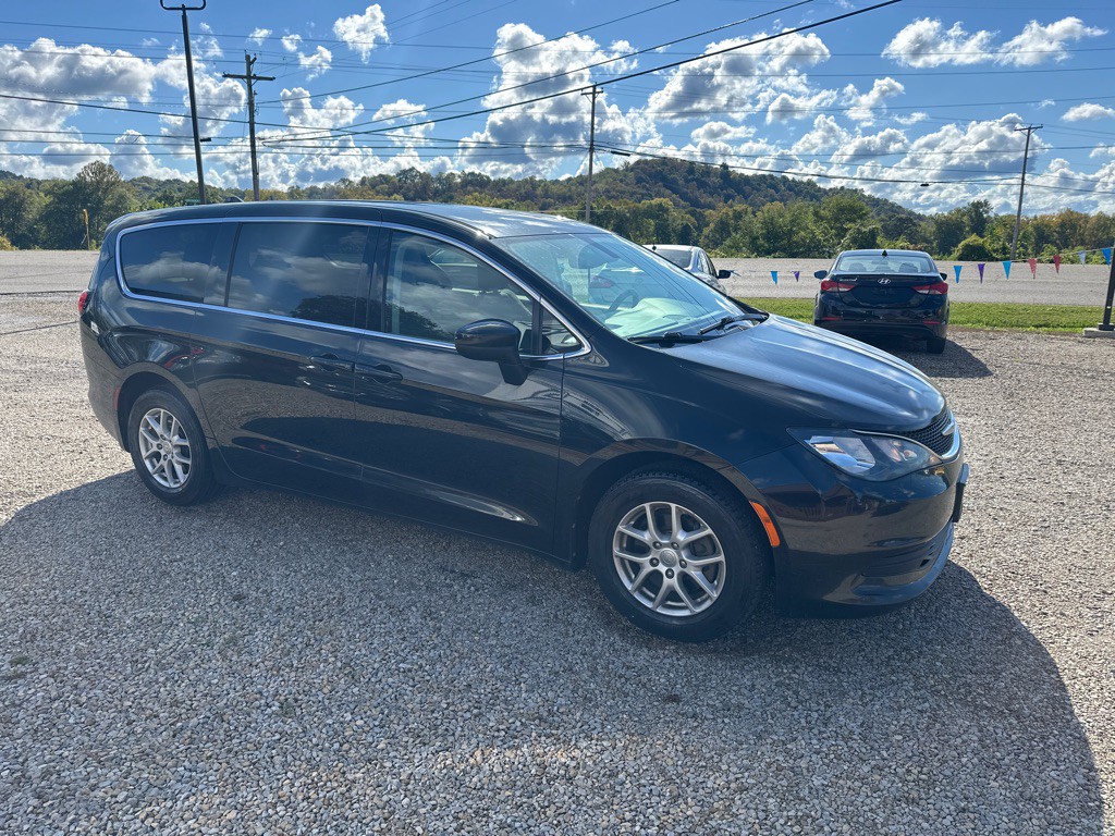 2017 Chrysler Pacifica Image 3