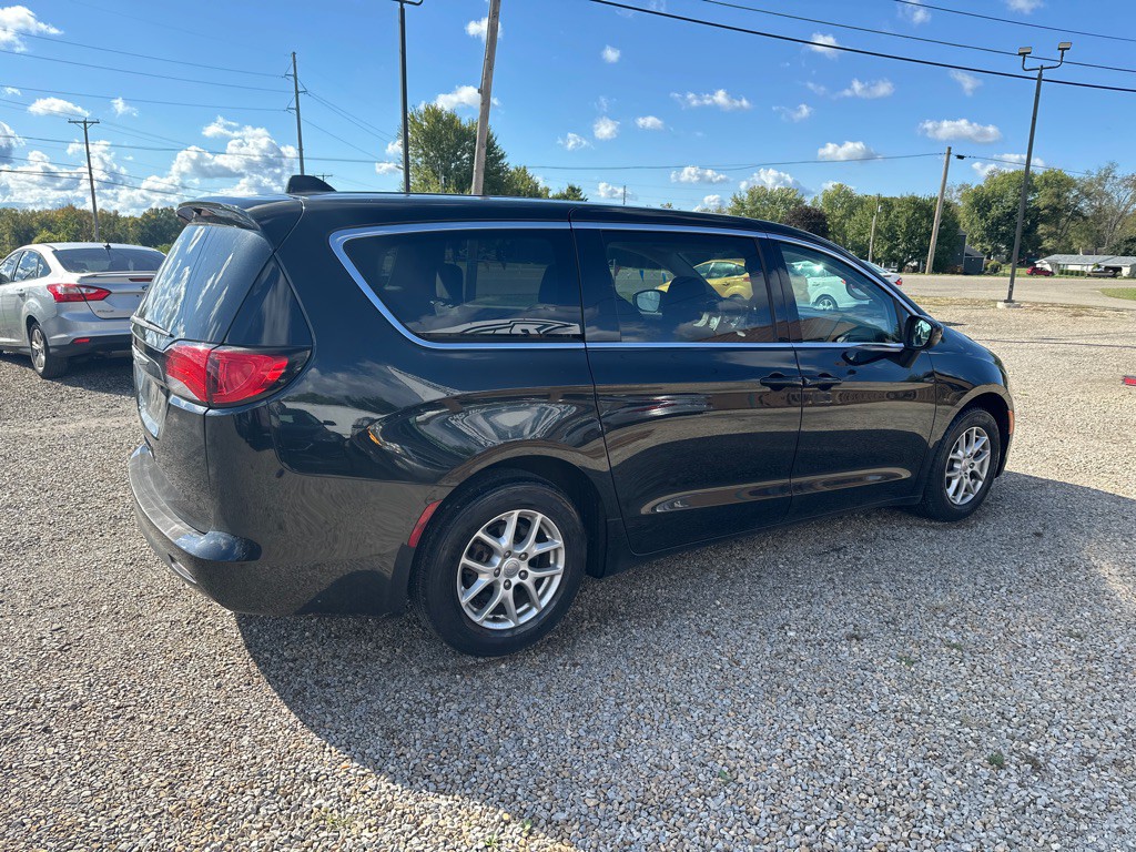 2017 Chrysler Pacifica Image 4