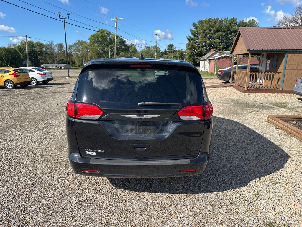2017 Chrysler Pacifica Image 5