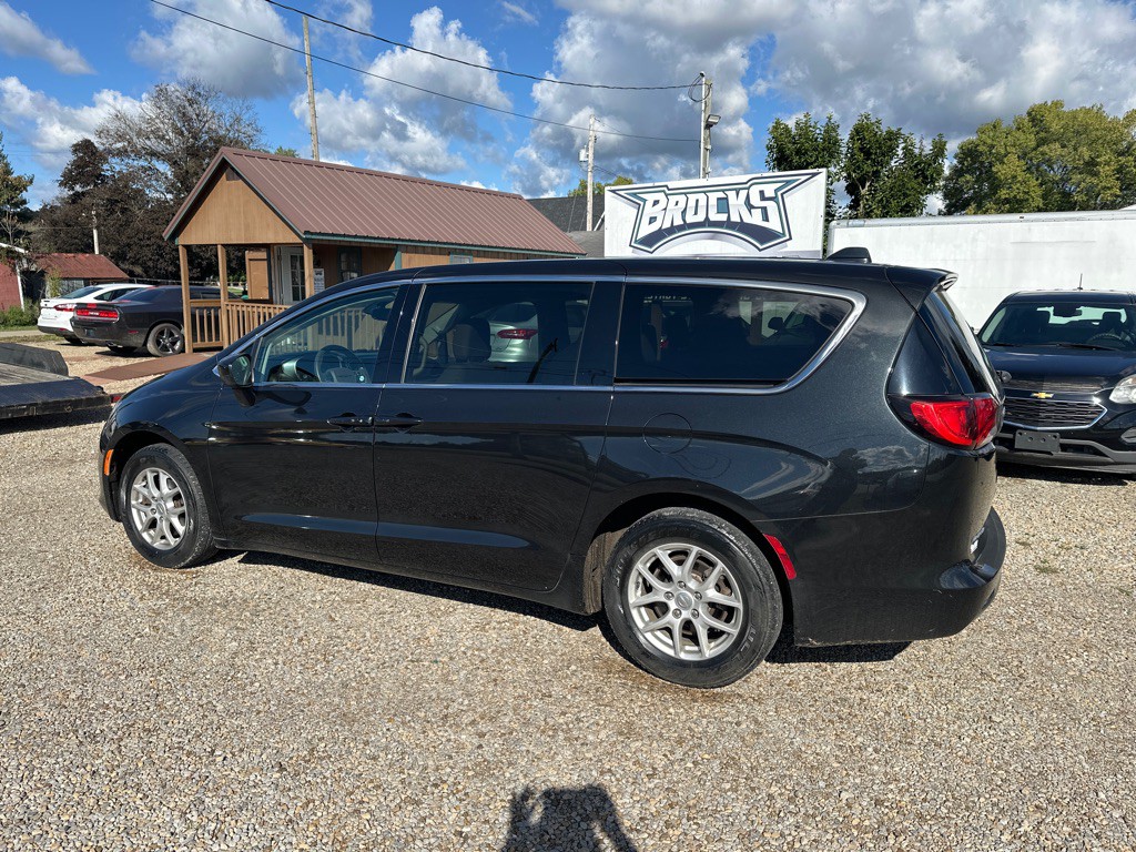2017 Chrysler Pacifica Image 6