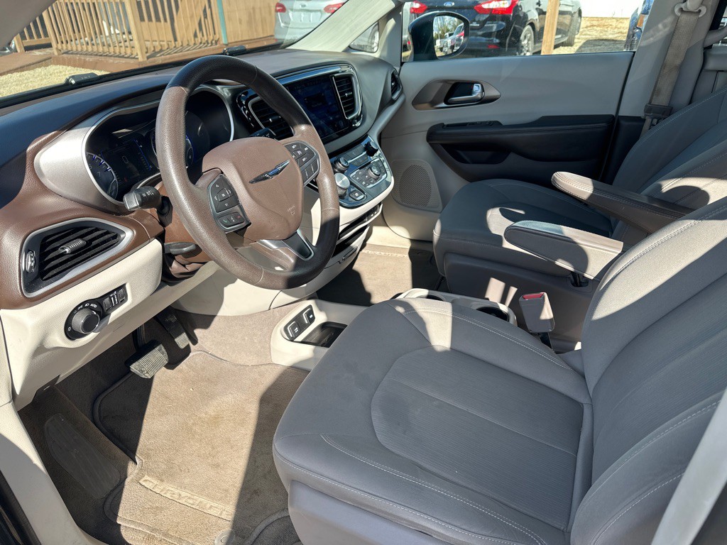 2017 Chrysler Pacifica Image 7
