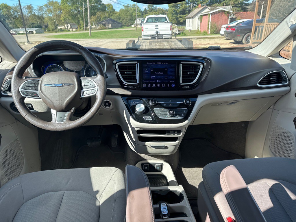 2017 Chrysler Pacifica Image 9