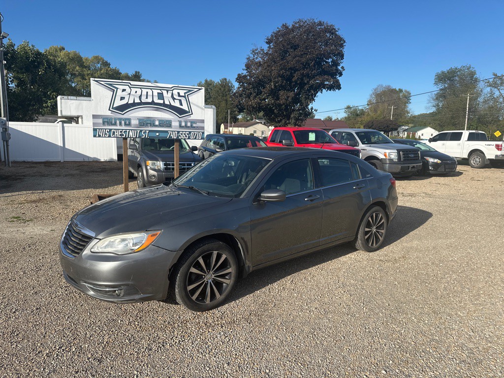 2012 Chrysler 200 Image 1