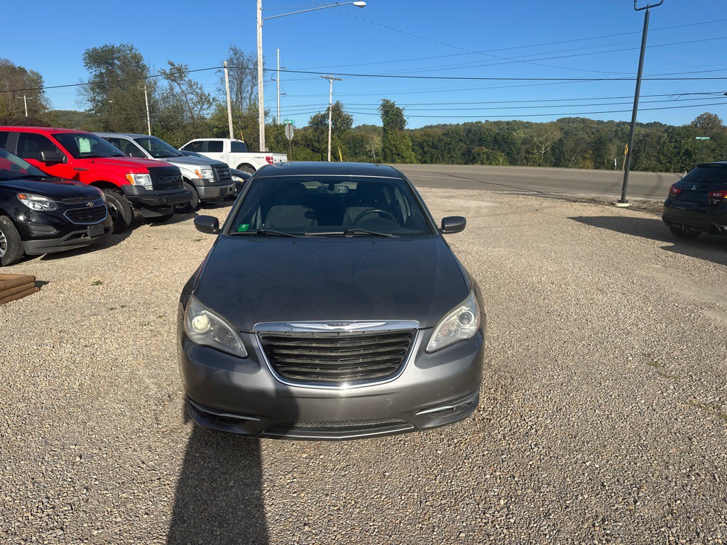 2012 Chrysler 200 Image 2