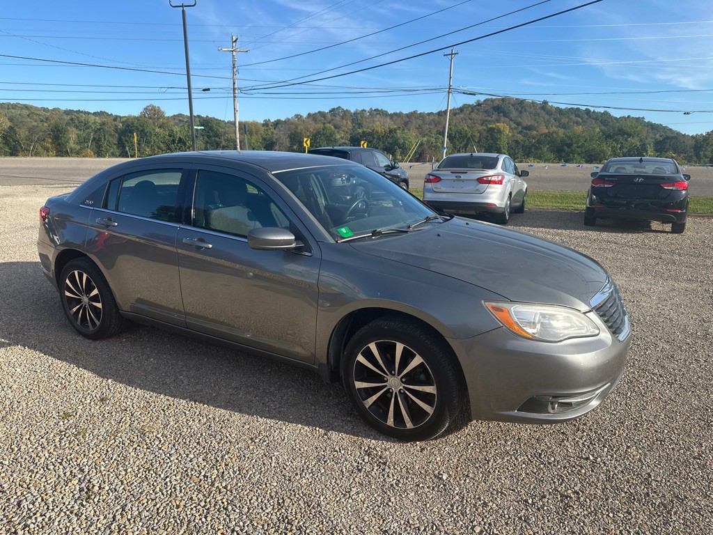 2012 Chrysler 200 Image 3