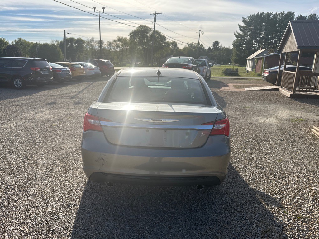 2012 Chrysler 200 Image 5