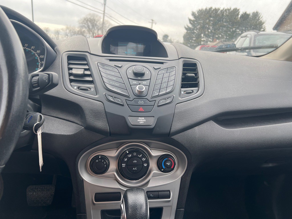 2014 Ford Fiesta Image 9