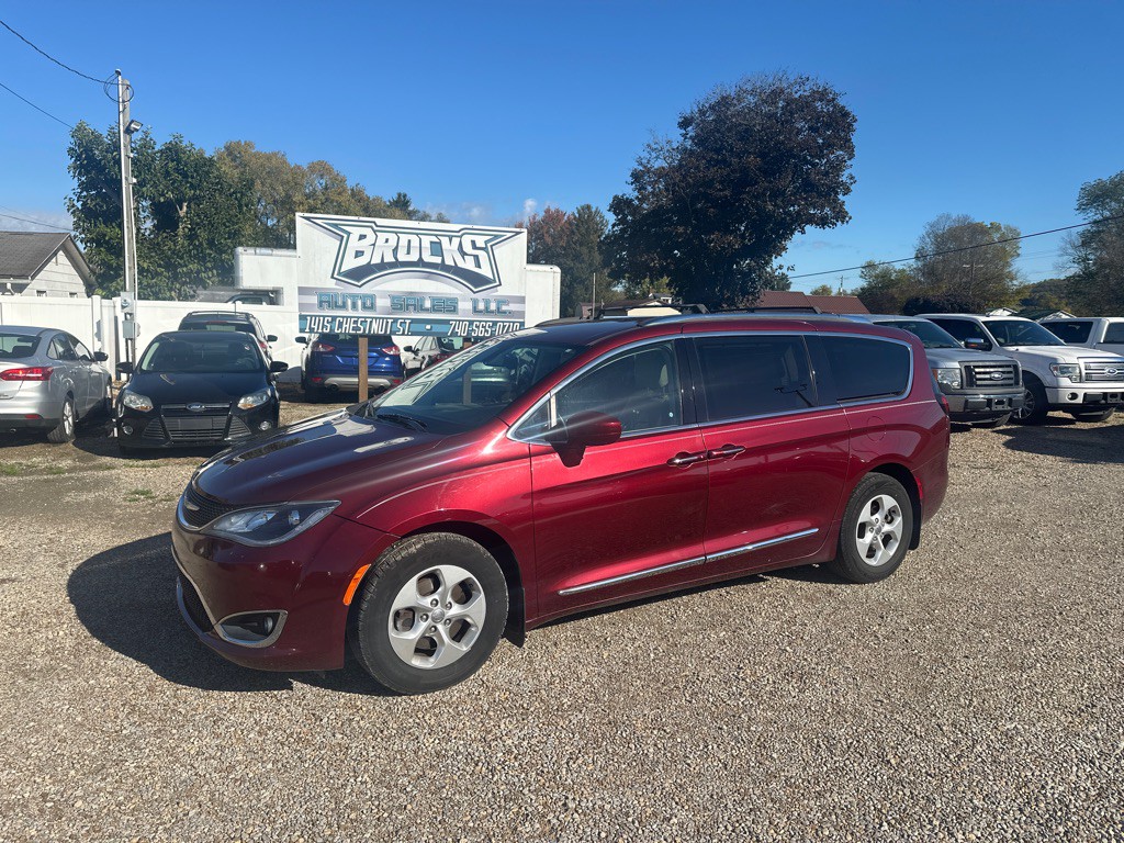 2017 Chrysler Pacifica Image 1