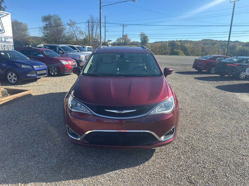 2017 Chrysler Pacifica Image 2