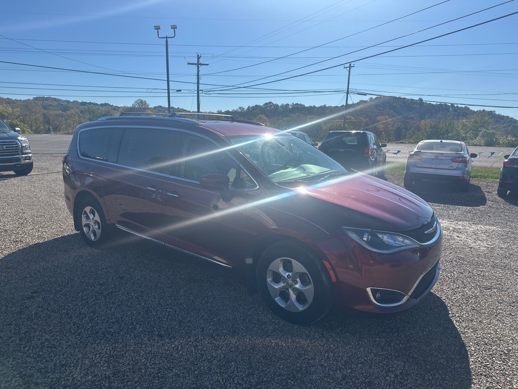 2017 Chrysler Pacifica Image 3