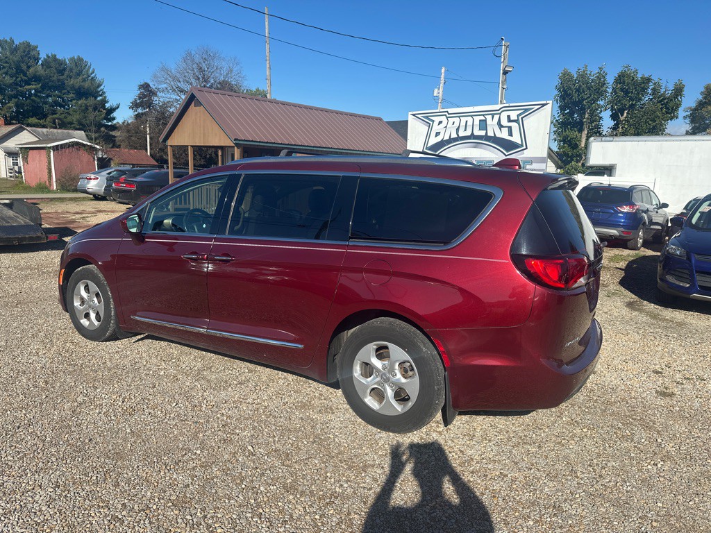 2017 Chrysler Pacifica Image 6