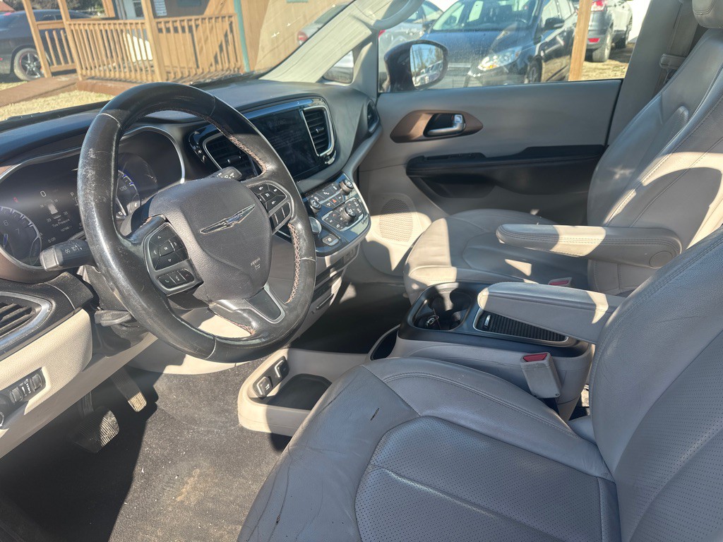 2017 Chrysler Pacifica Image 7